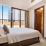 Live Spacious 3Br - All En Suite With Balcony
