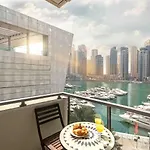 Lux The Yacht View Suite Dubai Marina