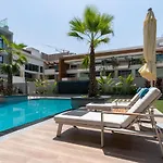 Ultimate Stay Modern Studio With Pool View In Jvc