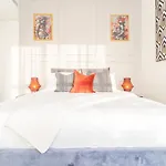 Spacious Art Deco Apt With Burj & Canal Views