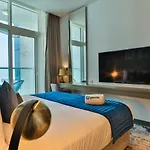 Higuests - Roomy And Chic Studio With Panoramic Canal Views