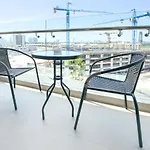 Perfect Studio Getaway Next To The Iconic Creek Harbour, Azizi Aliyah, Al Jaddaf, By Deluxe Holiday Homes