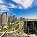 Higuests - Modern Studio With Incredible City Skyline View
