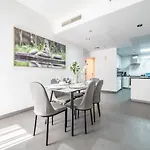 Luxury Waterfront Apartment With Beach Access