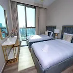 Magnificent 3Br Luxurious Apartment With Burj Khalifa View