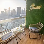 Luxury Apt - Rooftop Pool - City View