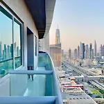 Superhost - High-Rise Chic Apt With Incredible Skyline Views