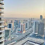 Superhost - High-Rise Chic Apt With Incredible Skyline Views