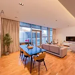 Mira Holiday Homes - Newly 1 Bedroom In Bluewater