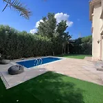 Villa, Jumeirah Islands - Modest Four Bedroom Villa