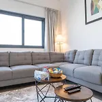 Trinity Holiday Homes - Luxury 2Br With Modern Amenities, Near To Energy Metro Station