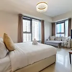 Sparkle Tower 1, Dubai Marina - Bright Two Bedroom