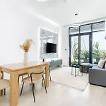 Unique Apt With Private Jacuzzi In Dubai