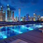 Livbnb - Lush 3 Bedroom With Marina And City Skyline Views