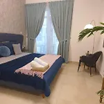 Luxury Home A Short Drive Away From Dubai Downtown