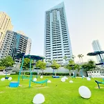 Walk To The Beach - Sparkle Towers With Marina Views