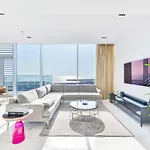 Luxe 3 Bedroom Oceanfront Apartment In The Heart Of Bluewaters Island