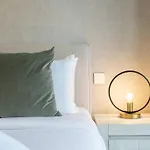 Lush Tropical Getaway In Dubai Marina