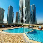 Higuests - Superb Lake Views From This 2Br Apt In Jlt