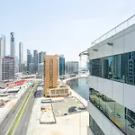Studio Canal View With Partial Burj Khalifa View 5Min To Dubai Mall