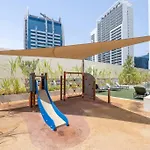 Studio Canal View With Partial Burj Khalifa View 5Min To Dubai Mall