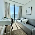 Stunning Apartment With Balcony Marina View