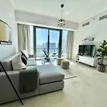 Stunning Apartment With Balcony Marina View