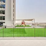 Sleek Studio At Una Town Square Dubailand By Deluxe Holiday Homes