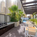 Sleek 1 Bedroom With Views Of Dubai Marina