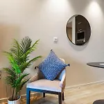 Modern Studio In Park View Tower Jvc