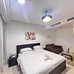 New Age Vacation Homes - Cozy Studio In Goldcrest Views 2, Jlt