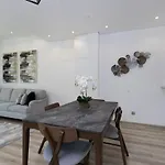 Luxe 1Br With Palm Skyline View & Easy Mall Access