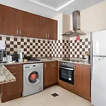 Silkhaus Modern Living Studio In Art Residence