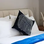 Luxury Apartment At Discovery