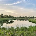 Studio In Golf Vista, Damac Hills - Host & Stay