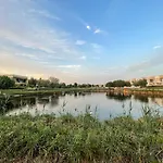 Studio In Golf Vista, Damac Hills - Host & Stay