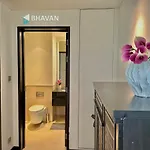 One Bedroom Apartment In Emaar Residence, Marina By Bhavan Vacation Homes