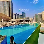 One Bedroom Apartment In Emaar Residence, Marina By Bhavan Vacation Homes