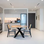 Marina Vista 1 Bed With Private Beach And Gorgeous Skyline