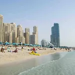 Your Cosy Dubai Marina Home