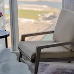 Fantastic View L Great Amenities L Superb Location