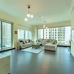 Dubai Marina Apartment With Sea View, Pool And Gym