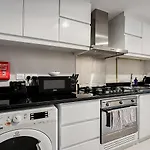 Stunning Studio With Great Facilities And Community