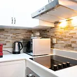 Veluxa - Stylish 2 Bed With View