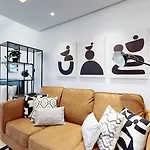 Earthy & Sharp - Studio With Lake View - Jlt