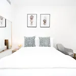 Easygo - Azizi Riviera 9 Bright Studio