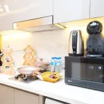 Easygo - Azizi Riviera 9 Bright Studio
