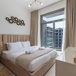 Brand New Listing & Studio City & Czechin