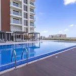 New Lisiting & Miracle Garden & Great Location
