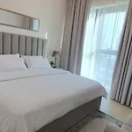 Svizona Premium 2Bhk, Burj Khalifa View, Downtown Dubai